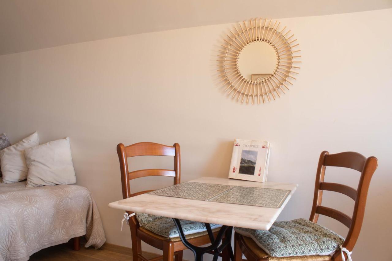 Bed and Breakfast Du coté de chez Swann 1 Trouville-sur-Mer Exterior foto